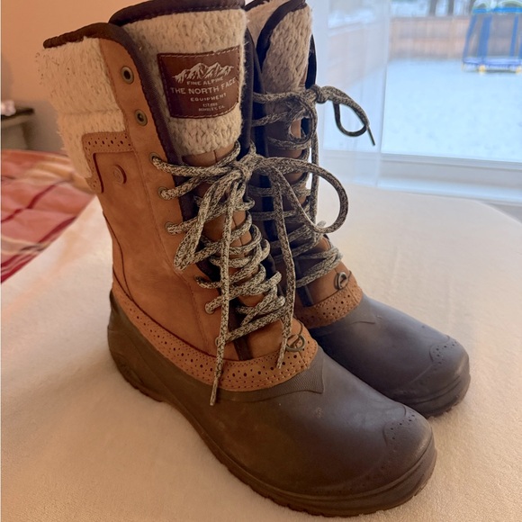 Northface Winter Boots - Picture 1 of 6